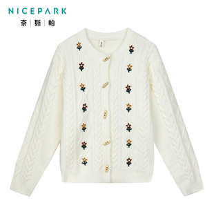 奈斯帕2025冬季新款小香风圆领软糯毛衣外套女高级感单排扣开衫