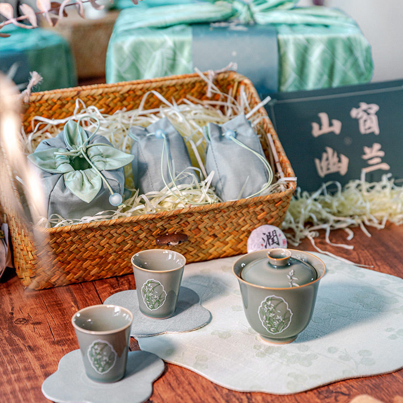 斗贤文创简约轻奢布艺女士家居青瓷山窗幽兰茶具茶叶组合套礼盒装