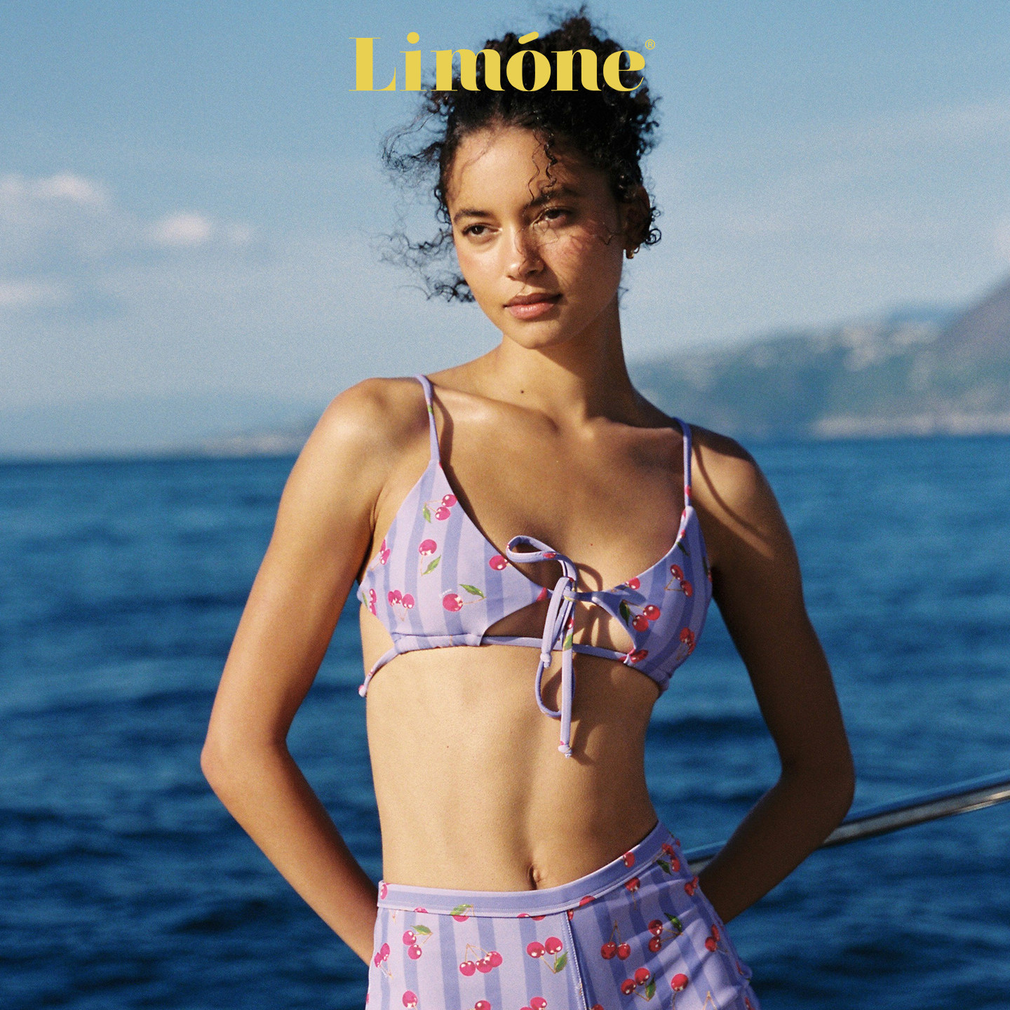 Limone原创印花紫色度假分体泳衣图片