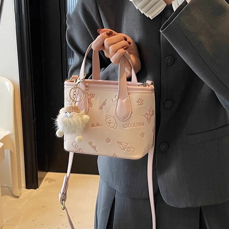 新款百搭手提斜挎水桶小众女包图片