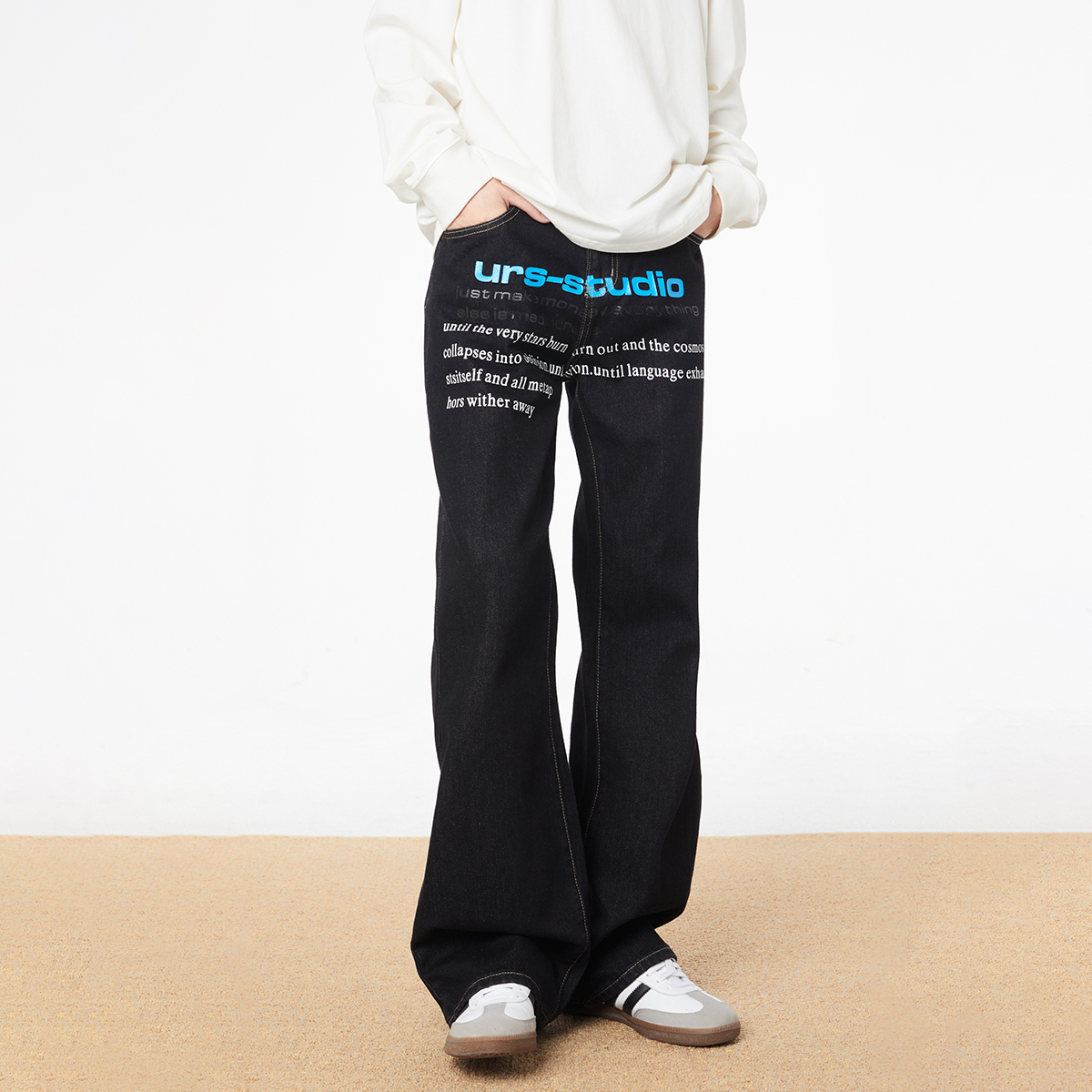 潮牌字母印花微喇叭原牛牛仔裤