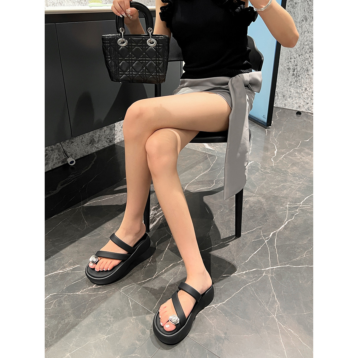 大叔家达文西鞋子 性价比之作~大叔家一字带凉拖鞋女2024夏季水