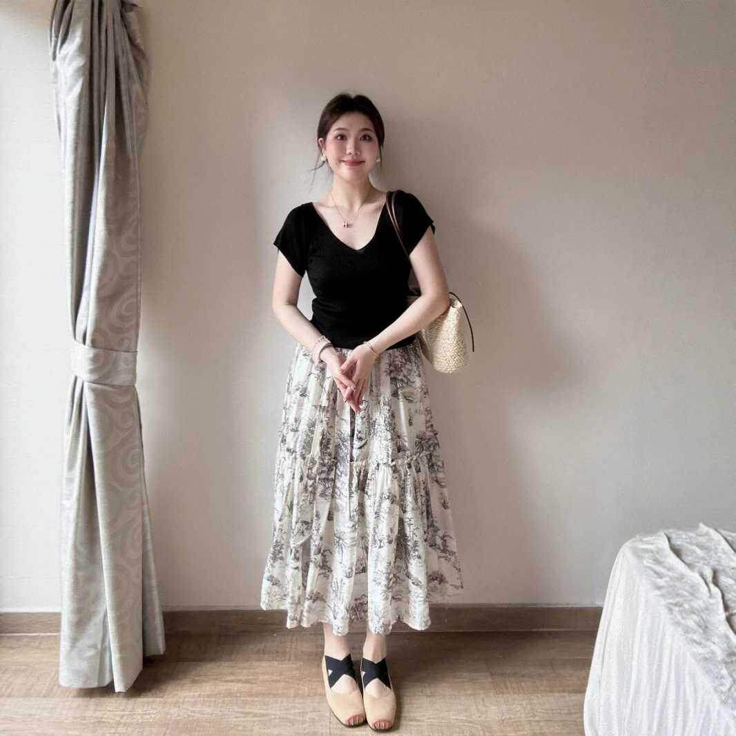 大码胖mm夏装搭配一整套黑色V领短袖T恤美式炸街半身裙子两件套装