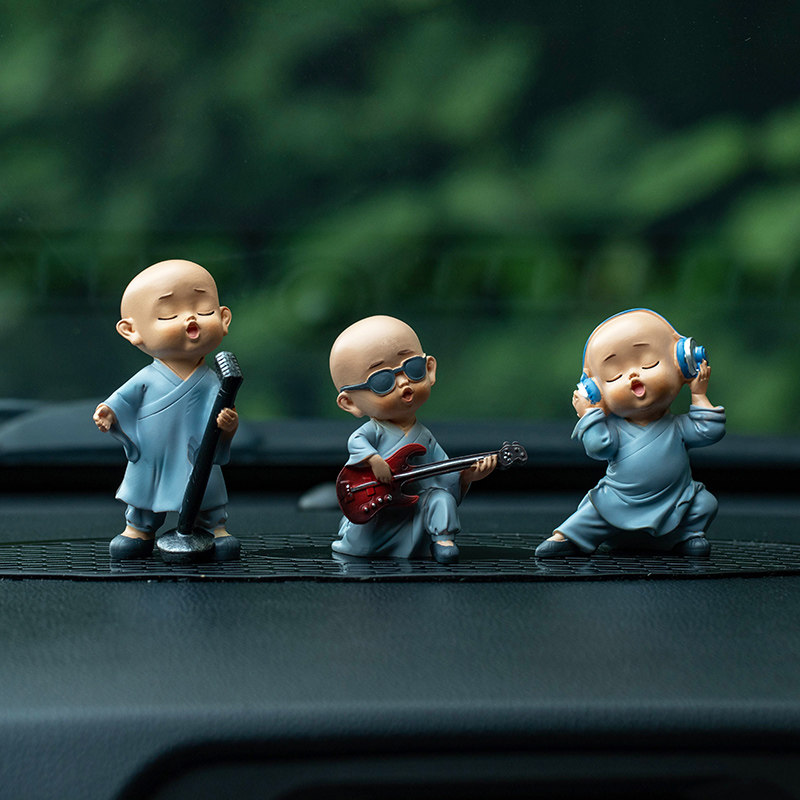 车载摆件创意乐队小和尚个性汽车装饰中控台饰品车上车内用品男女