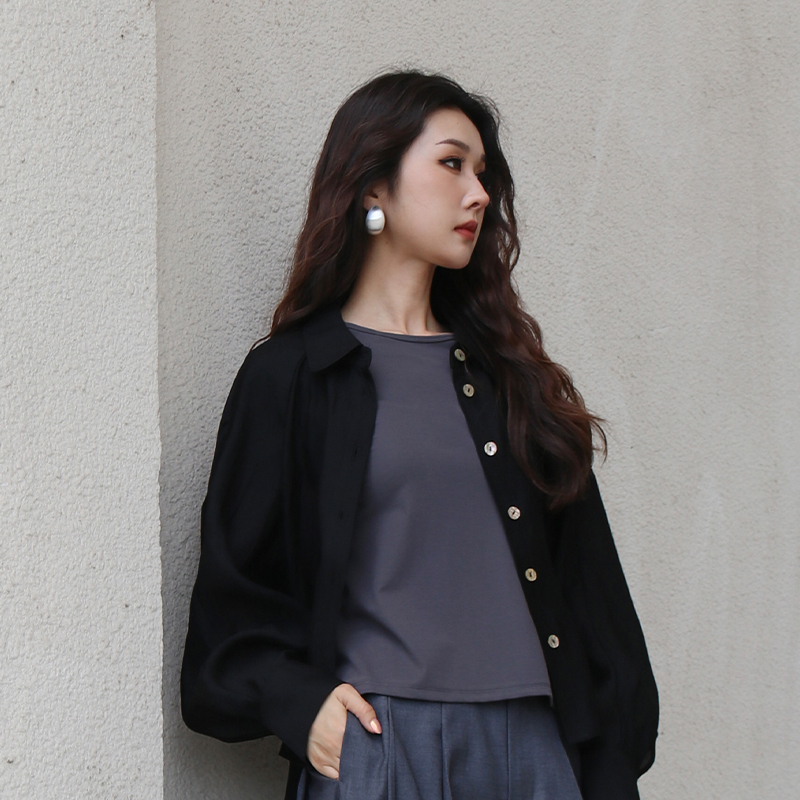 简表达25年秋季新款时尚休闲外套