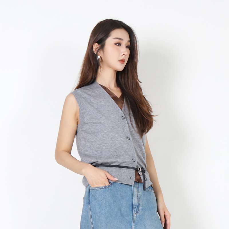 简表达25年春季新款V领针织马甲