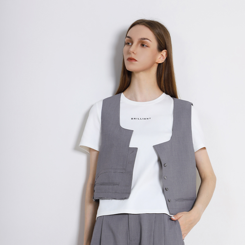 简表达25年夏季新款时尚马甲