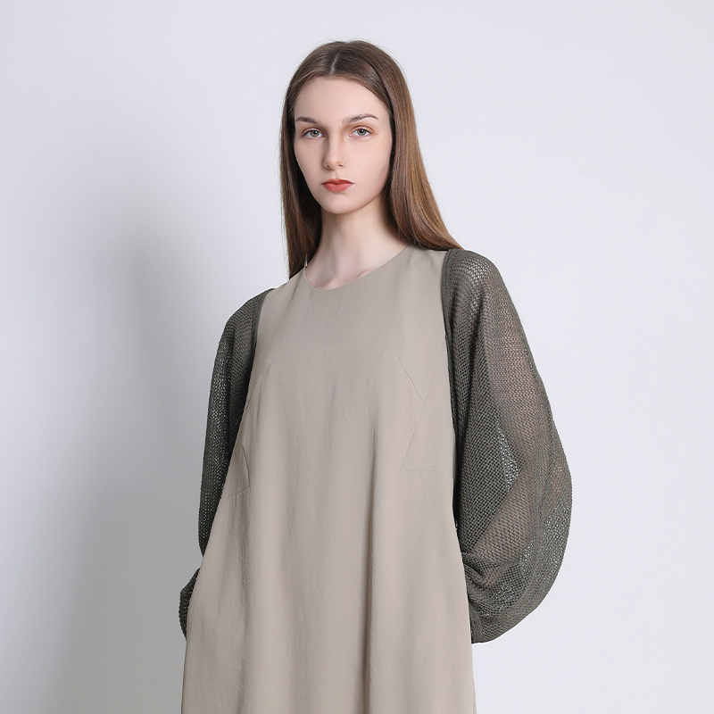 简表达25年春季新款镂空针织衫