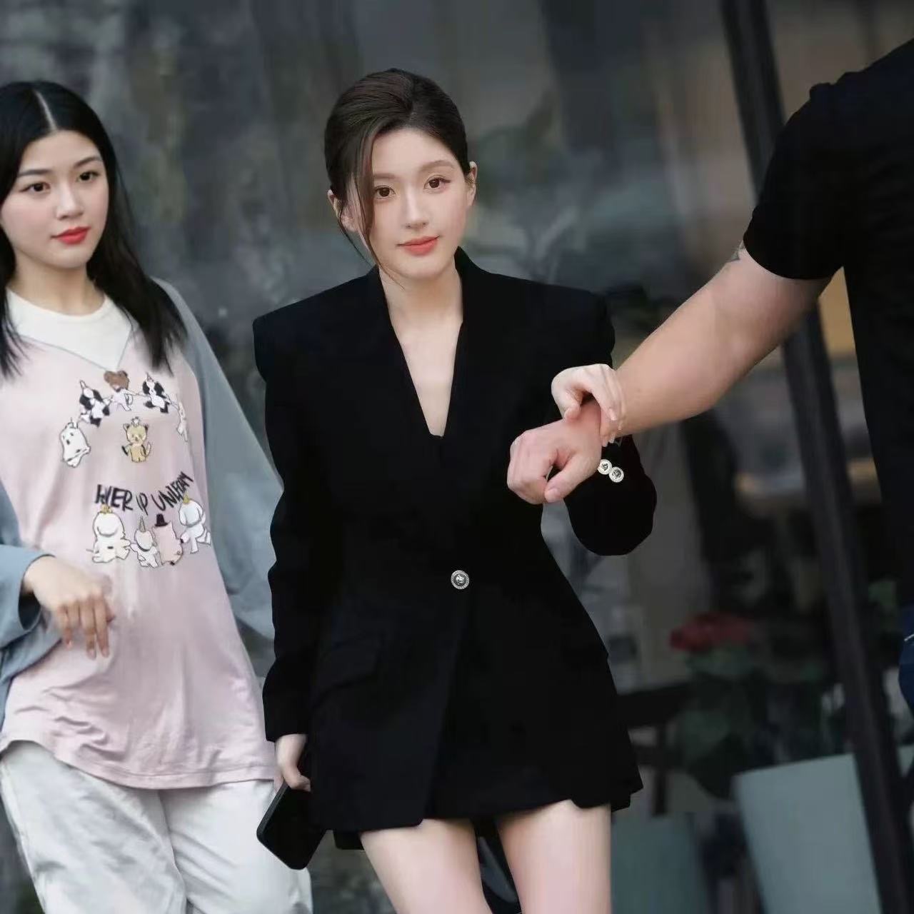 许我耀眼赵露思许妍同款黑色一粒扣高级感通勤掐腰显瘦西装外套女