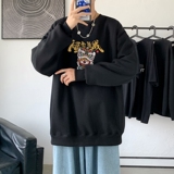 黑色