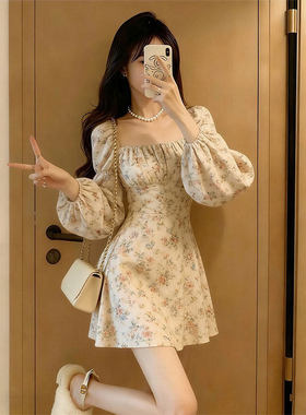 2026早春季新款法式甜美风方领泡泡袖碎花连衣裙女收腰显瘦短裙子