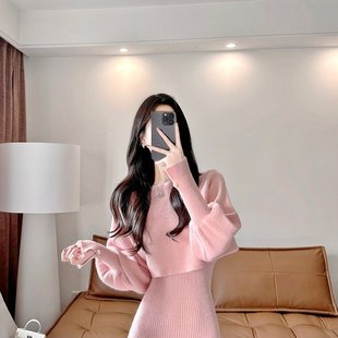 韩国粉色针织连衣裙秋冬新款 毛衣吊带裙两件套 气质名媛露肩中长款