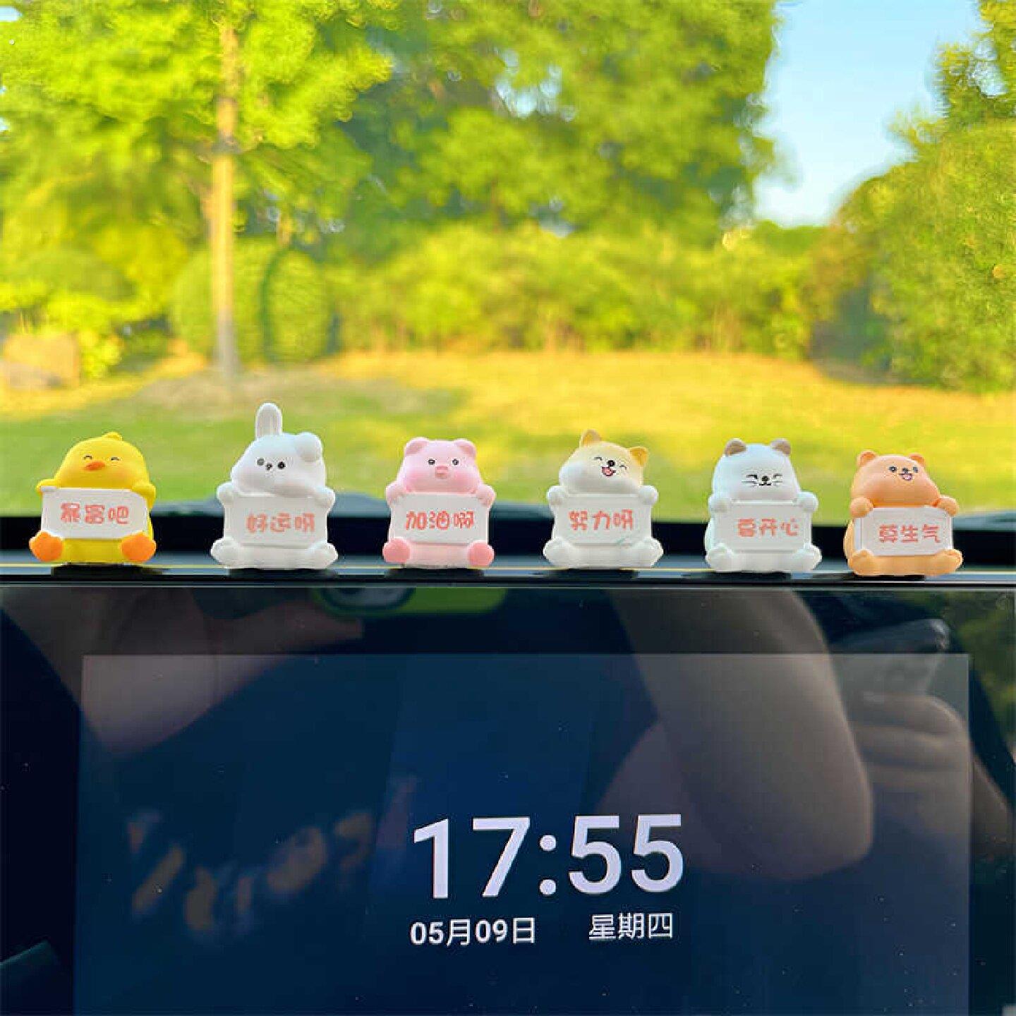 汽车摆件新款莫生气祝福小动物工位情绪创意解压车内中控台装饰品