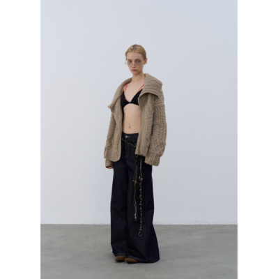 慵懒感漏斗领麻花针织衫