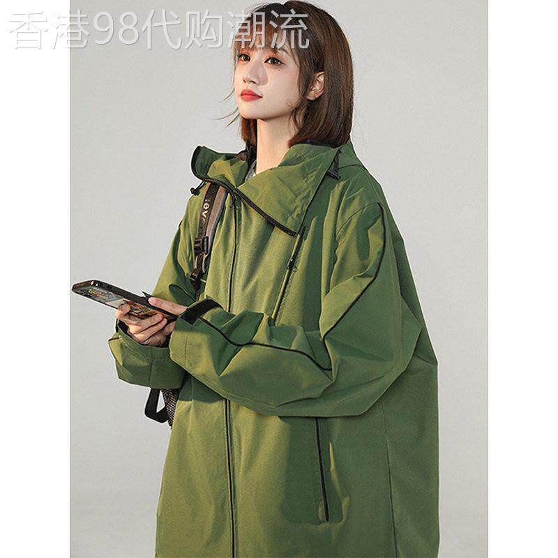 今年流行绿色冲锋衣女春秋季设计感小众大码女装户外运动夹克外套