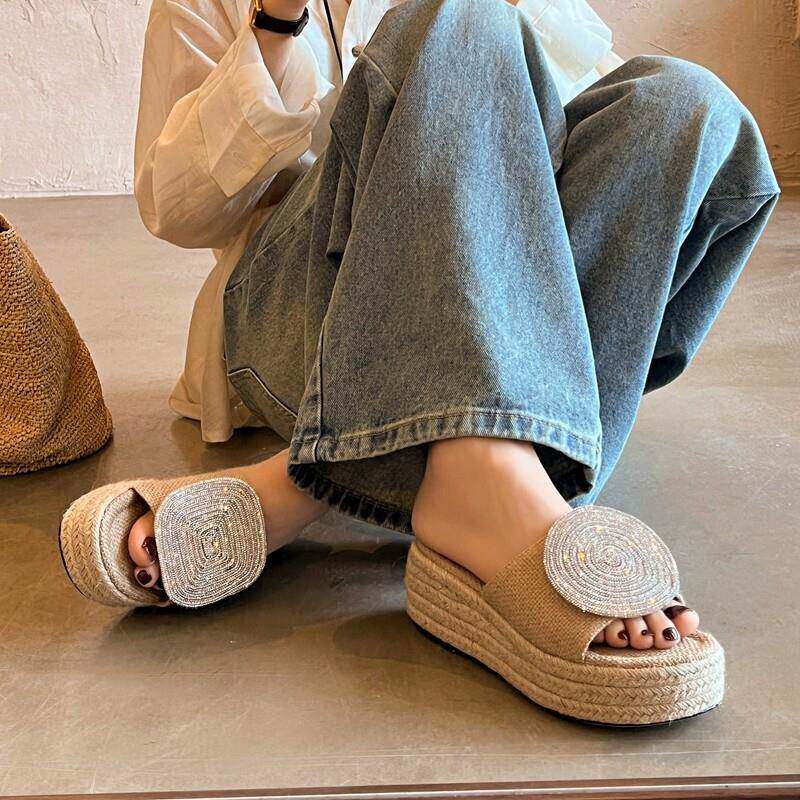 海岛足迹~度假风手工草编厚底拖鞋女小个子增高楔型水钻鞋沙滩凉