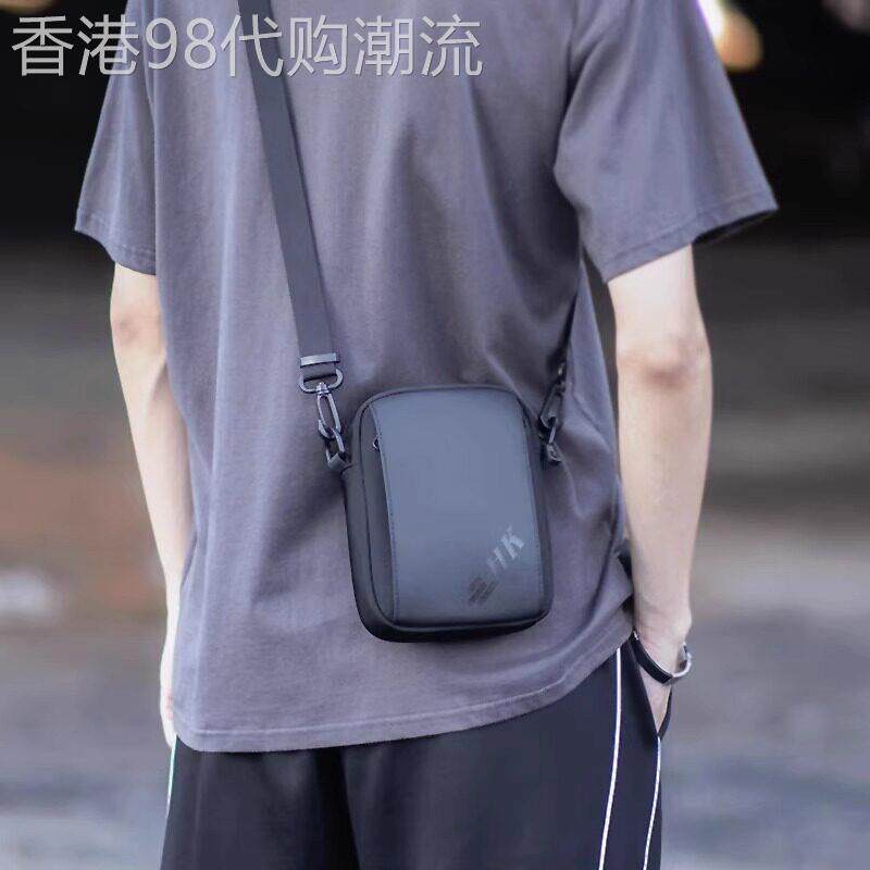 香港代购单肩斜挎男包男士手机包新款时尚迷你斜挎包潮牌便携小包