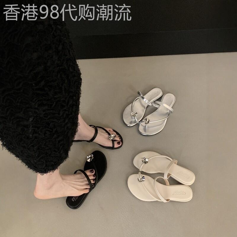 香港真皮平底套趾凉拖鞋女夏外穿2026新款法式银色水钻沙滩一字拖
