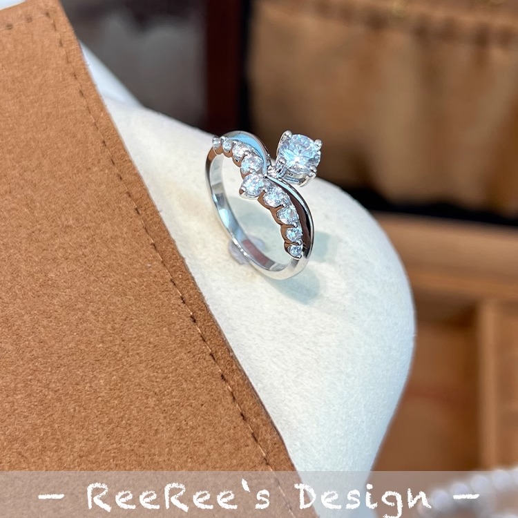 925纯银钻戒指V形皇冠精致百搭