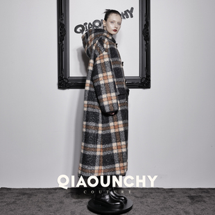 跳舞的格子 QIAOUNCHY俏云曦 复古桔棕色格纹连帽长款外套女