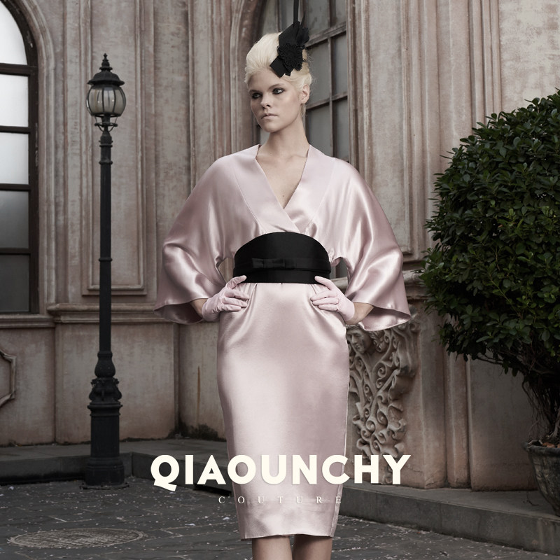 桃花 QIAOUNCHY俏云曦｜国风高定宽袖汉服领高级缎面束腰连衣裙