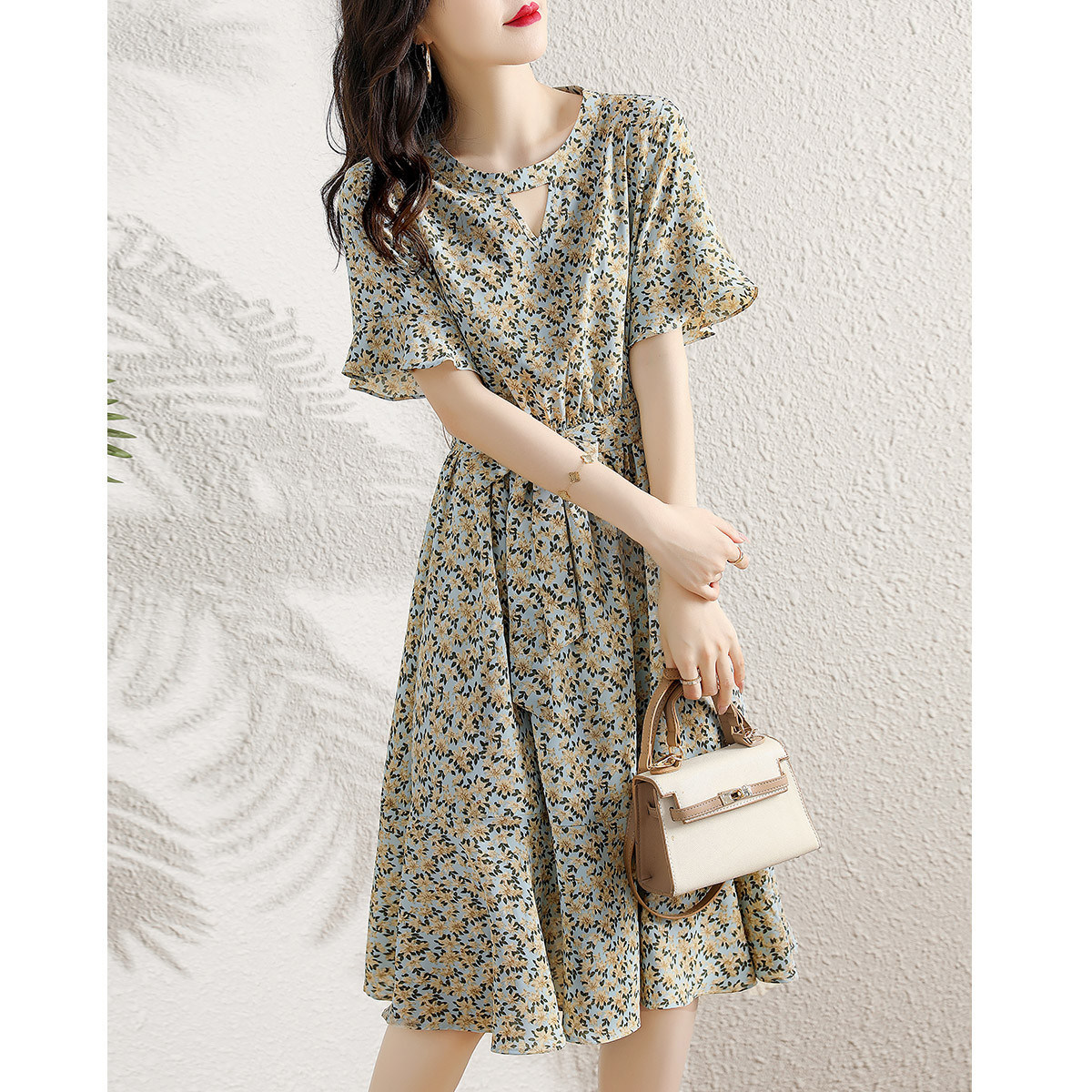 BRAND COUNTERS DISCOUNT STORES CABINET CLEARANCE SHOPPING MALLS TAIL GOODS FOREIGN TRADE EXPORTS HIGH-END LACE-UPS RUFFLED SLEEVE DRESSES SUMMER