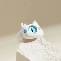 Белый монстр, металлическое кольцо