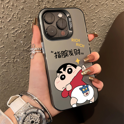 卡通蜡笔小新发财适用苹果15promax手机壳iPhone14女13新款12/16pro情侣网红11plus镭射xs小众全包防摔x硬壳