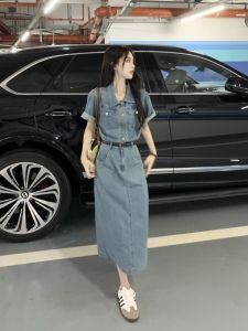 复古牛仔连衣裙女夏季2023新款收腰显瘦polo领中长款开叉短袖裙子