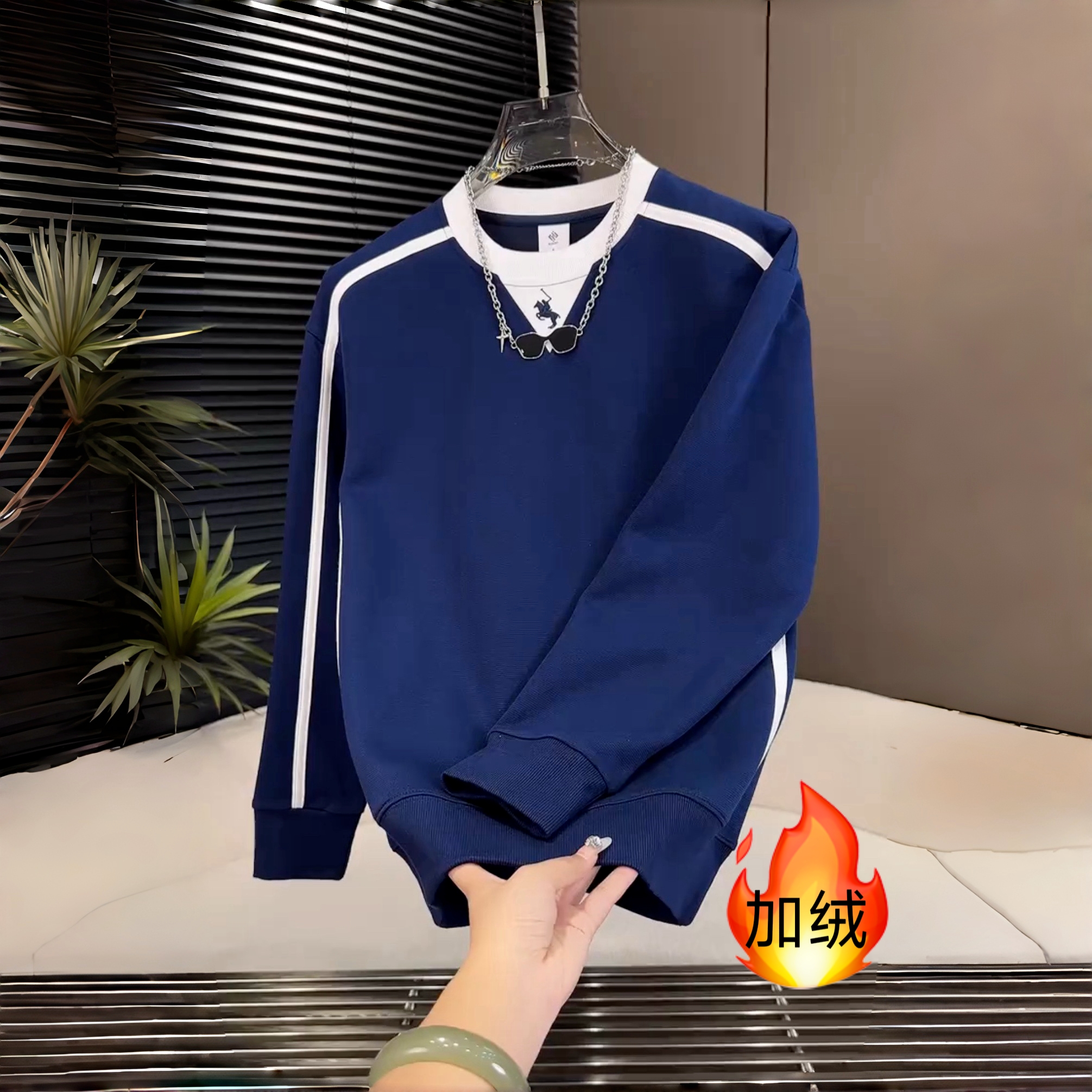 秋冬新款加绒刺绣拼色圆领卫衣男