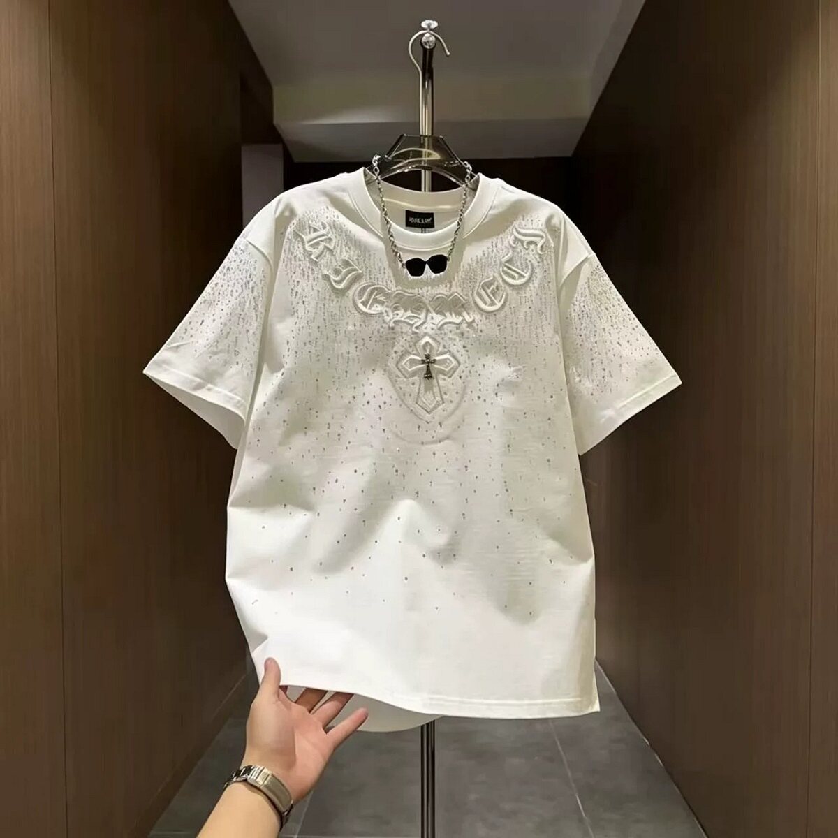 夏季男士新款十字架烫钻刺绣短袖图片