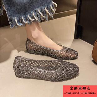 洞洞鞋女款2025新版外穿平底防滑防臭脚女士包头水晶透明妈妈凉鞋