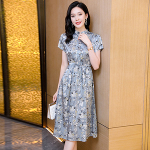 真丝连衣裙女2026夏季新款温柔碎花系带收腰显瘦别致轻熟知性裙子