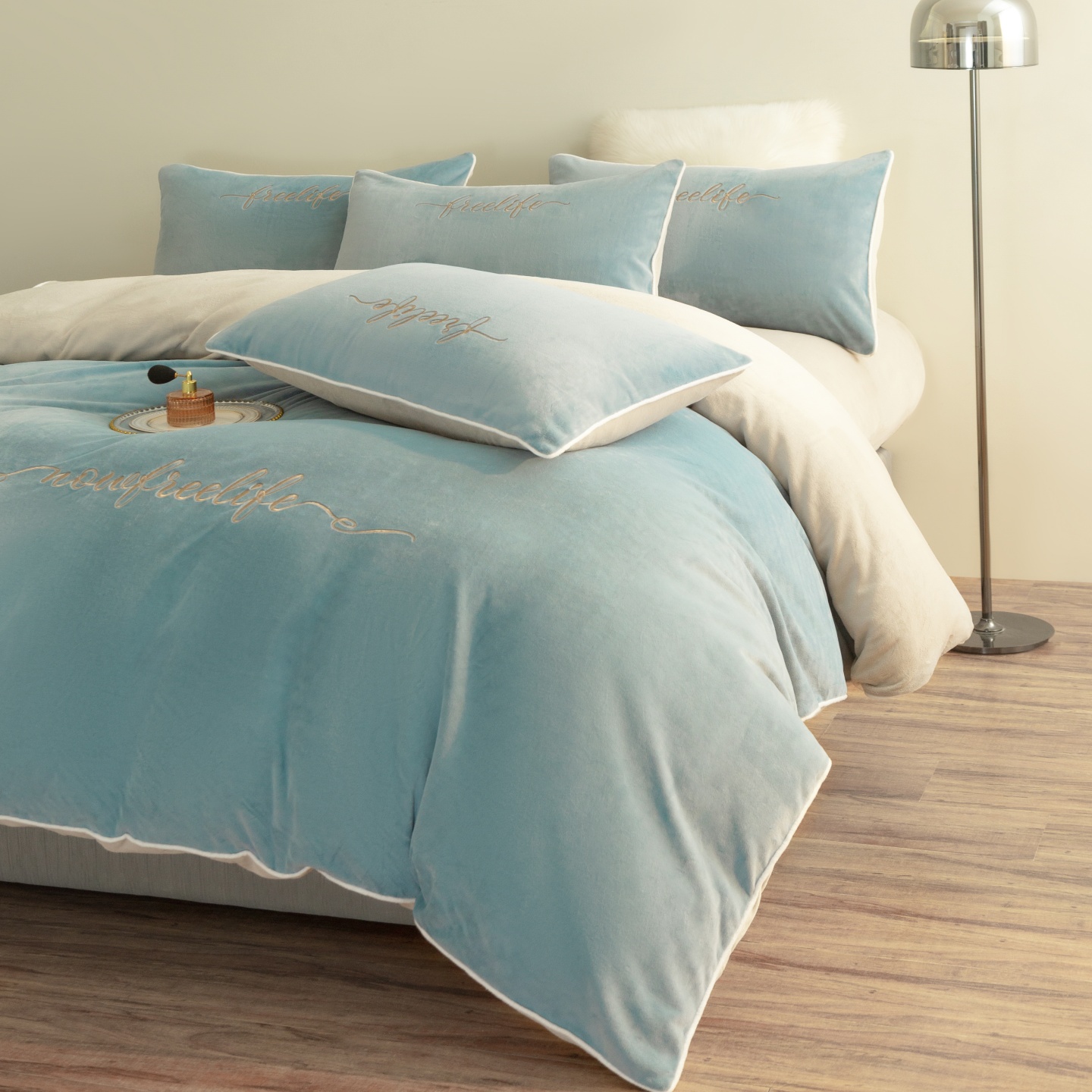 红花车轻奢冬季牛奶绒四件套简约字母刺绣被套床单加厚保暖绒套件