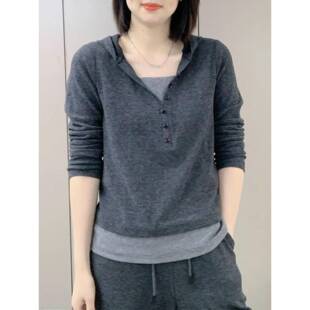 深灰色假两件连帽卫衣女春秋季欧货拼接V领休闲百搭显瘦长袖上衣