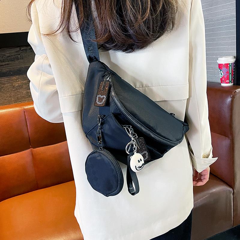 新加坡女包2024新款韩版轻便尼龙运动腰包复古简约百搭单肩斜挎包