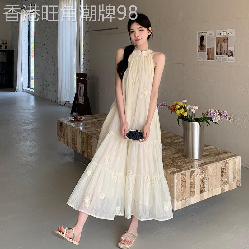 米白色挂颈洋装女夏季2026新款度假风高级感冷淡系气质清纯裙子