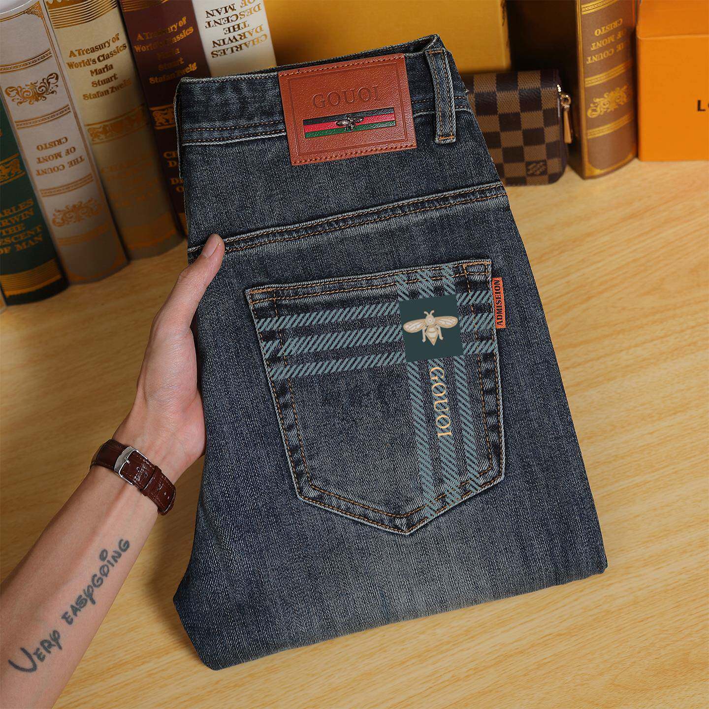 意大利高端印花蓝色牛仔裤男秋冬款修身小脚欧货刺绣休闲轻奢裤子