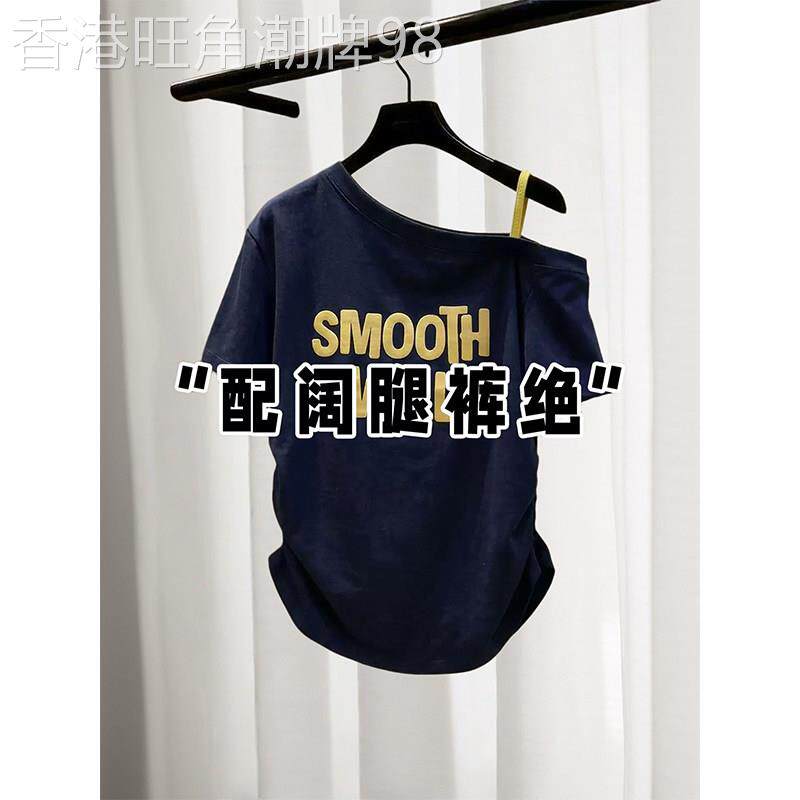 斜肩露肩短袖T恤女2026夏季新款设计感撞色肩带褶皱收腰印花上衣