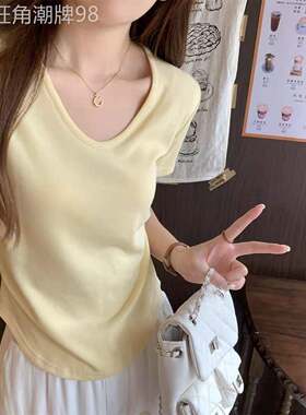 奶黄色V领短袖t恤女2026夏季新款糖果色气质捏褶皱设计感显瘦上衣