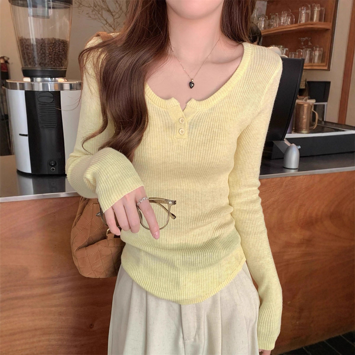 甜美u领嫩黄色针织毛衣女