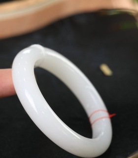 天然和田白玉平安镯女款玉石手镯