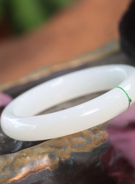 新疆和田玉羊脂白玉手镯细腻肉质