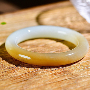 安道子天然和田玉手镯手串女佩戴美观大方镯型饱满温润细腻饱满