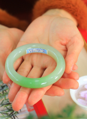 新疆和田玉翠青手镯送妈妈好礼