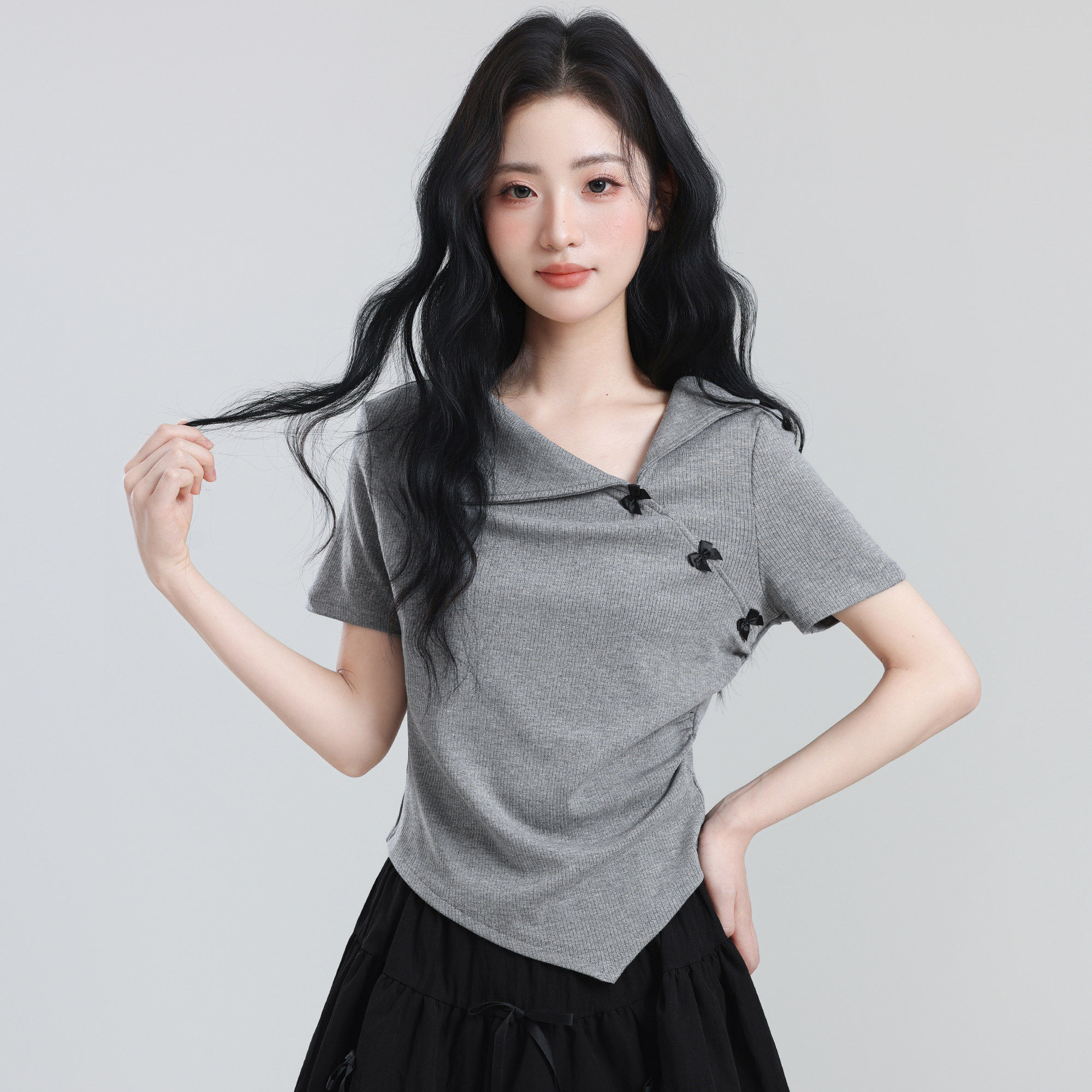 灰色蝴蝶结短袖T恤女夏2026夏季新款不规则翻领T恤显瘦短款上衣