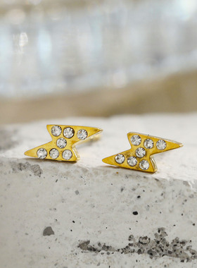 欧美轻奢人字形闪光情侣镶嵌锆钻耳钉18K镀金不过敏独特几何