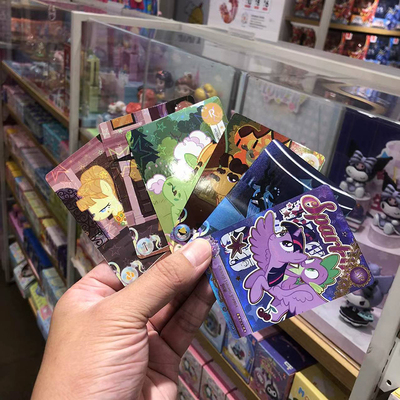 名创优品宝莉友谊永恒卡辉月包