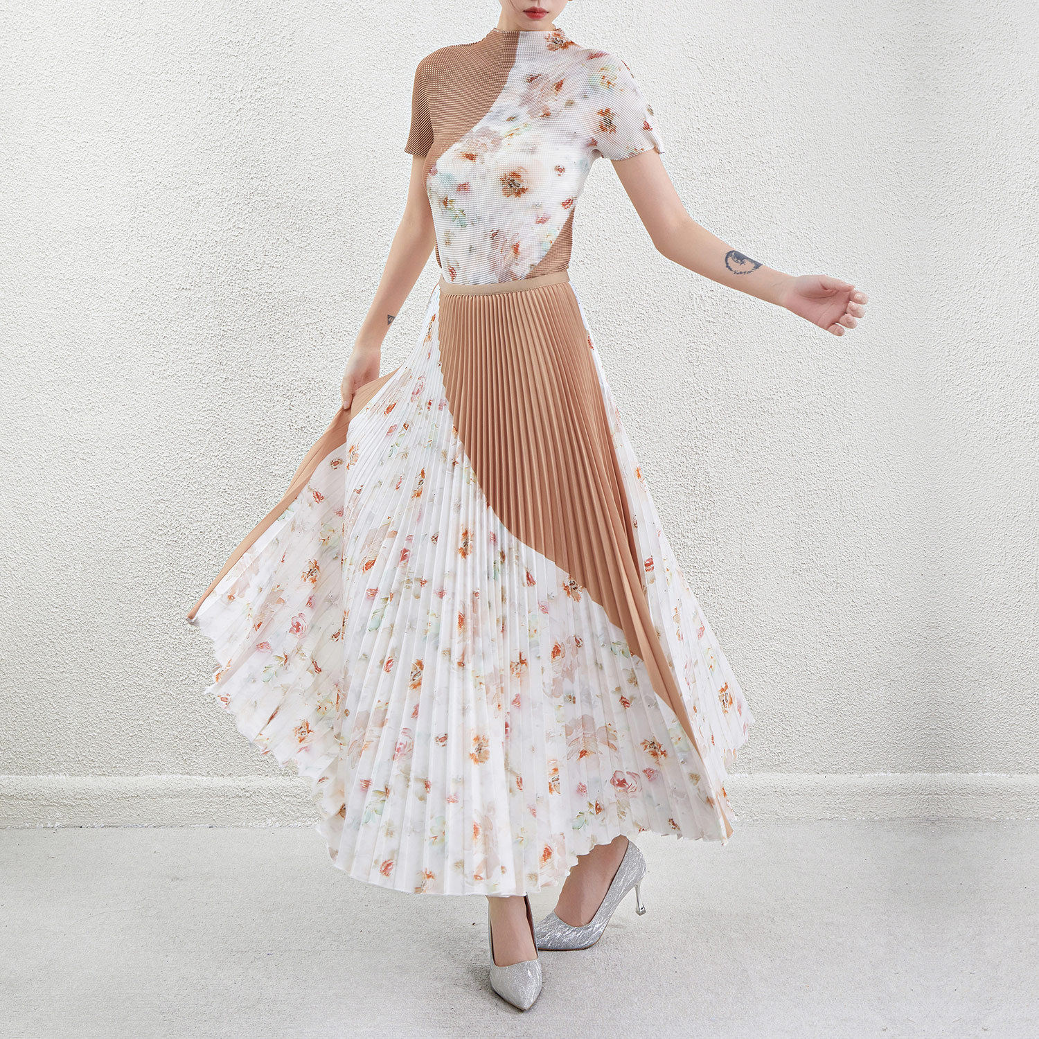 夏季新款茶系搭配一整套小众别致高级感花朵褶皱上衣半身裙两件套