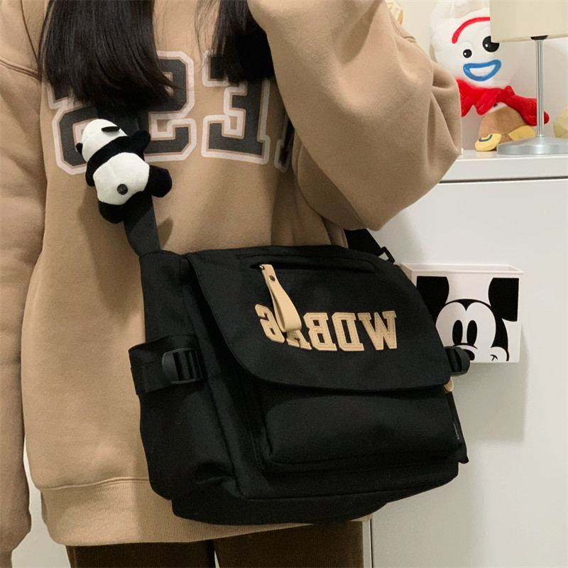 美式斜挎包男大学生上课潮酷大容量休闲单肩包女简约通勤差包